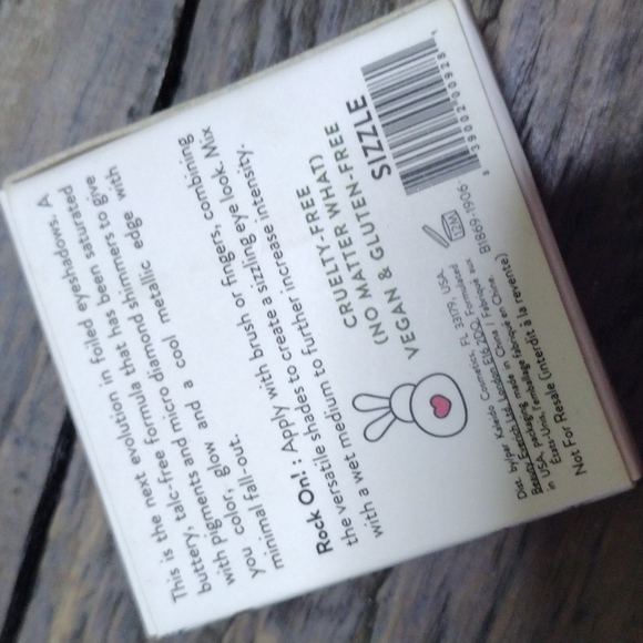 Kaleido Cosmetics Diamond Foils Single Eyeshadow in Sizzle NWT - Picture 8 of 8